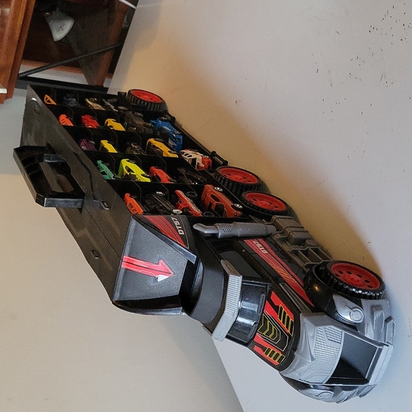 Truck Load with 44 cars - Picture 3 of 9